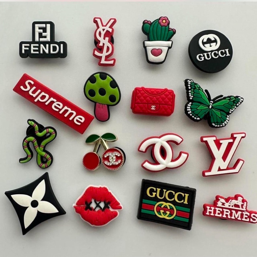 16 red green shoe charms